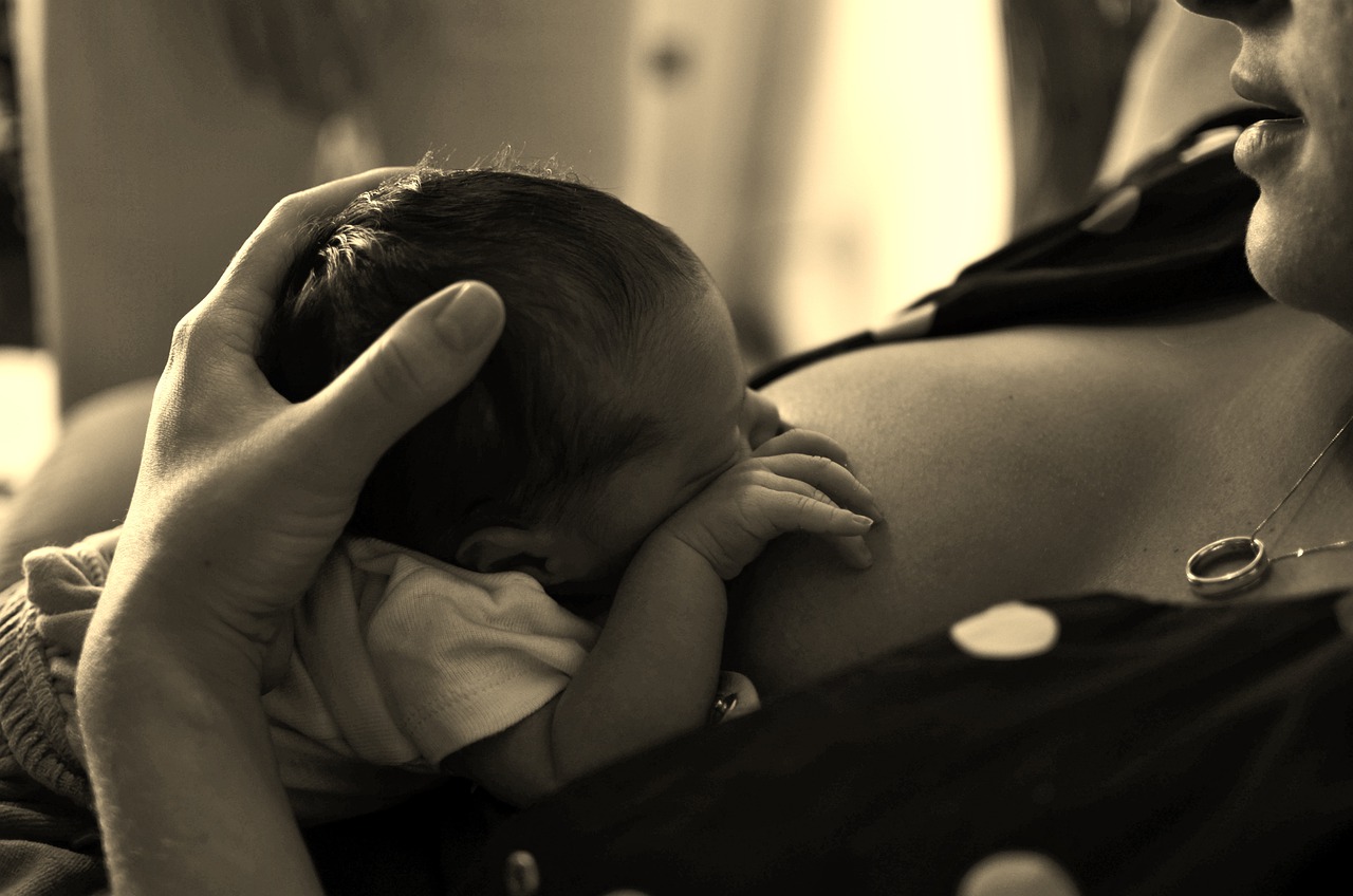 breastfeeding, breastfeeding baby, newborn breastfeeding